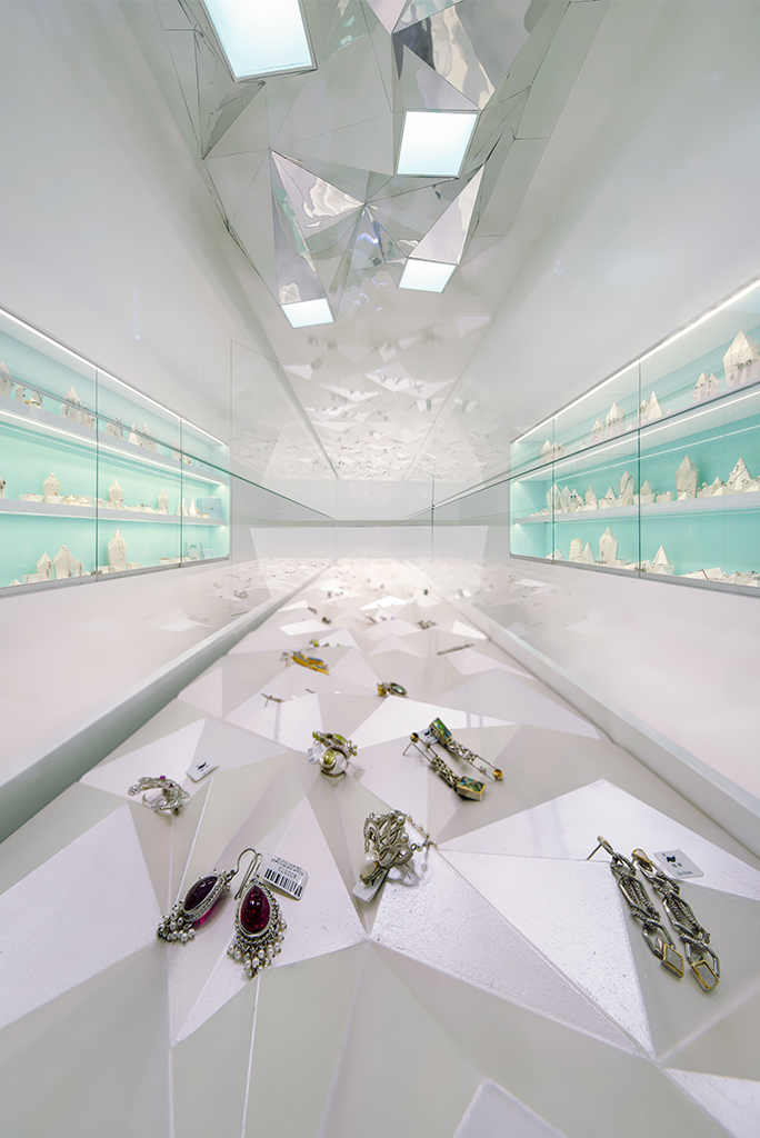 در ستایش آب و آینه